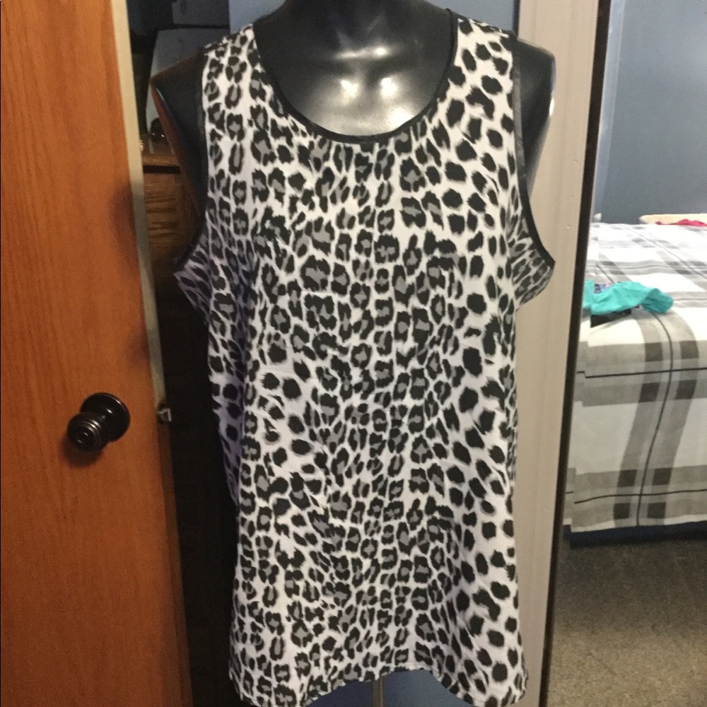 Leopard print sleeveless top